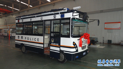 新疆察布查爾錫伯自治縣鴻馬移動警務室發(fā)車——推進警力下沉 做實做強便民警務